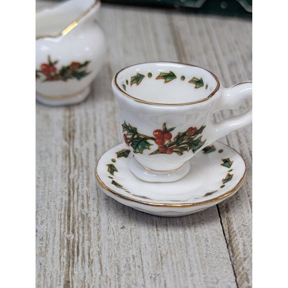 A Cup Of Christmas Tea Mini Vintage Tea Set Bone China in Box CT133 1995 - Picture 10 of 13